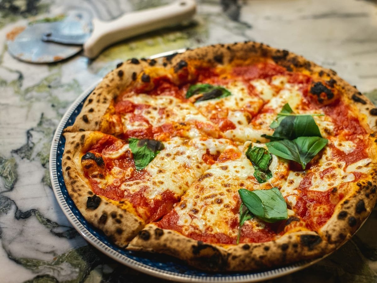 Frisch gebackene Pizza